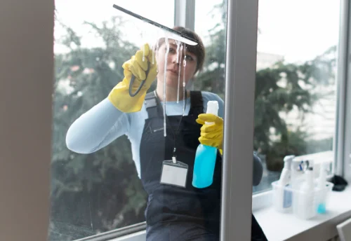 Nettoyage de vitres intérieures et extérieures à Saumane